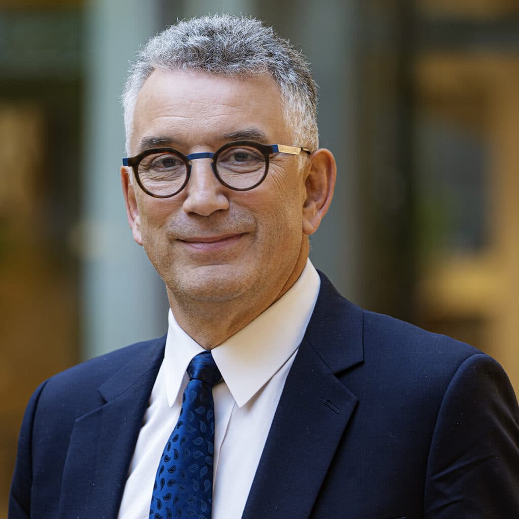 leadership Avril / Jean-Philippe Puig